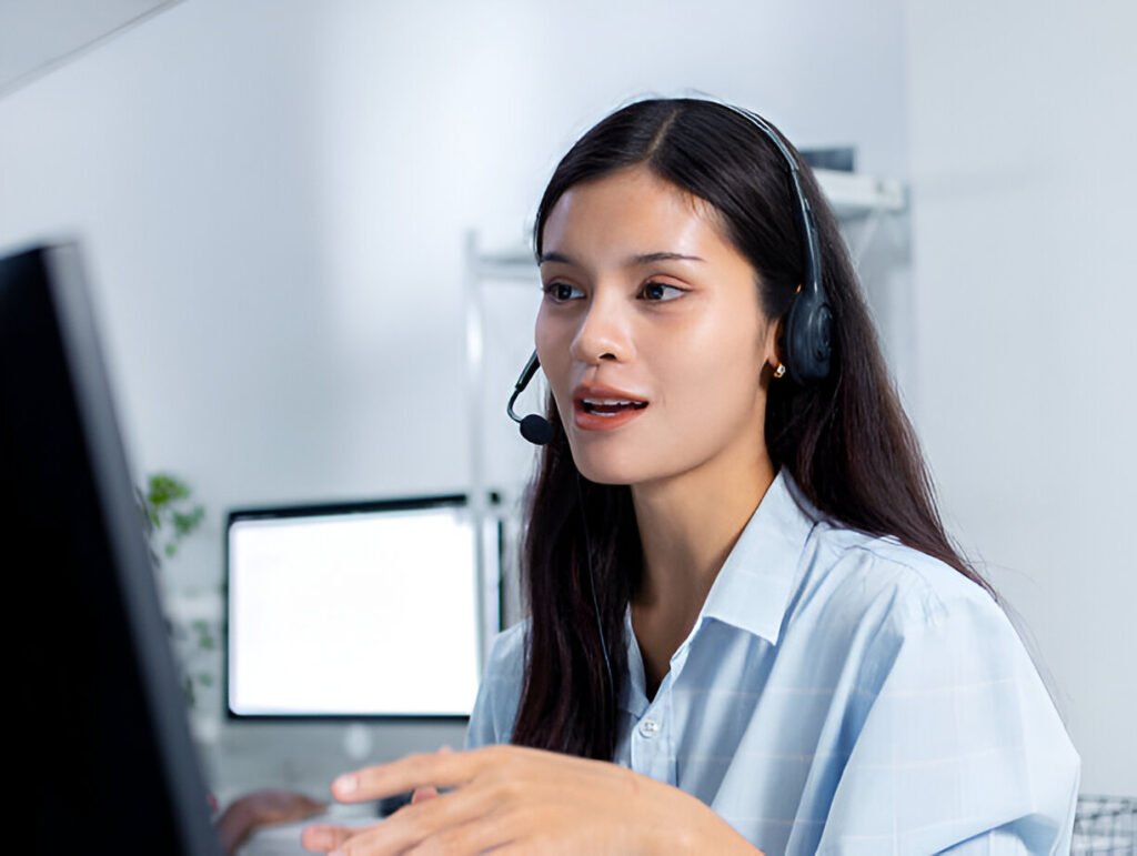 What is a CRM Software? A Comprehensive Guide For Beginners 1 CRM software specialist
